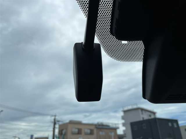 トヨタ Ｃ－ＨＲ G 福岡県 2017(平29)年 13万km ホワイトパールクリスタルシャイン トヨタセーフティセンス/横滑り防止/盗難防止/レーンキープアシスト/バックカメラ/コーナーセンサー/ドラレコ/SDナビ/BT/フルセグTV/SDミュージック/純正アルミホイール/社外フロアマット/プッシュスタート/スマートキー/オートライト/LED/DUALエアコン/ETC2.0
