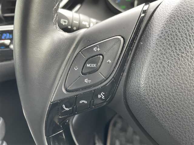 トヨタ Ｃ－ＨＲ G 福岡県 2017(平29)年 13万km ホワイトパールクリスタルシャイン トヨタセーフティセンス/横滑り防止/盗難防止/レーンキープアシスト/バックカメラ/コーナーセンサー/ドラレコ/SDナビ/BT/フルセグTV/SDミュージック/純正アルミホイール/社外フロアマット/プッシュスタート/スマートキー/オートライト/LED/DUALエアコン/ETC2.0