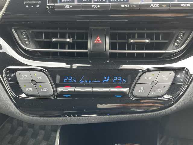 トヨタ Ｃ－ＨＲ G 福岡県 2017(平29)年 13万km ホワイトパールクリスタルシャイン トヨタセーフティセンス/横滑り防止/盗難防止/レーンキープアシスト/バックカメラ/コーナーセンサー/ドラレコ/SDナビ/BT/フルセグTV/SDミュージック/純正アルミホイール/社外フロアマット/プッシュスタート/スマートキー/オートライト/LED/DUALエアコン/ETC2.0