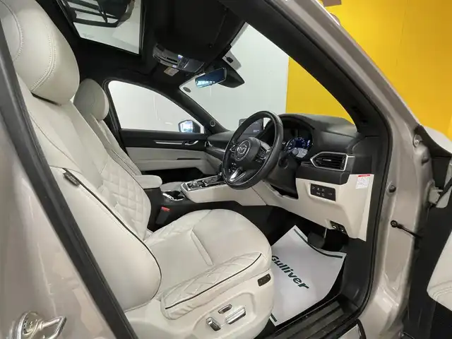 マツダ ＣＸ－８ XD エクスクルーシブモード 群馬県 2021(令3)年 3.9万km プラチナクォーツメタリック i-ACTIVSENSE/・アドバンストスマートシティブレーキサポート/・AT誤発進抑制装置/・スマートシティブレーキサポート(後退時)/・車線逸脱警報システム/・レーンキープアシストシステム/・クルージング&トラフィックサポート/・ブラインドスポットモニタリング/・リアクロストラフィックアラート/・ハイビームコントロールシステム/サンルーフ/BOSEサウンド/純正8.8インチディスプレイ/・フルセグTV/・BT/USB/AM.FM/・スマートフォン連携/360°ビューモニター/パワーバックドア/コーナーセンサー/レーダークルーズコントロール/白レザーシート/シートヒーター(1/2列目)/エアーシート(1/2列目)/パワーシート(1/2列目)/D席メモリ付パワーシート/革巻きステアリング/ステアリングスイッチ/ETC/電子パーキングブレーキ/オートホールド/ルーフキャリア/LEDヘッドライト/フォグランプ/オートライト/スマートキー×2/プッシュスタート/純正19インチAW/フロアマット/横滑り防止システム/電動格納ウィンカーミラー