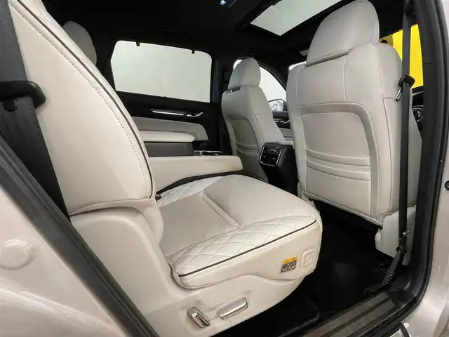 マツダ ＣＸ－８ XD エクスクルーシブモード 群馬県 2021(令3)年 3.9万km プラチナクォーツメタリック i-ACTIVSENSE/・アドバンストスマートシティブレーキサポート/・AT誤発進抑制装置/・スマートシティブレーキサポート(後退時)/・車線逸脱警報システム/・レーンキープアシストシステム/・クルージング&トラフィックサポート/・ブラインドスポットモニタリング/・リアクロストラフィックアラート/・ハイビームコントロールシステム/サンルーフ/BOSEサウンド/純正8.8インチディスプレイ/・フルセグTV/・BT/USB/AM.FM/・スマートフォン連携/360°ビューモニター/パワーバックドア/コーナーセンサー/レーダークルーズコントロール/白レザーシート/シートヒーター(1/2列目)/エアーシート(1/2列目)/パワーシート(1/2列目)/D席メモリ付パワーシート/革巻きステアリング/ステアリングスイッチ/ETC/電子パーキングブレーキ/オートホールド/ルーフキャリア/LEDヘッドライト/フォグランプ/オートライト/スマートキー×2/プッシュスタート/純正19インチAW/フロアマット/横滑り防止システム/電動格納ウィンカーミラー