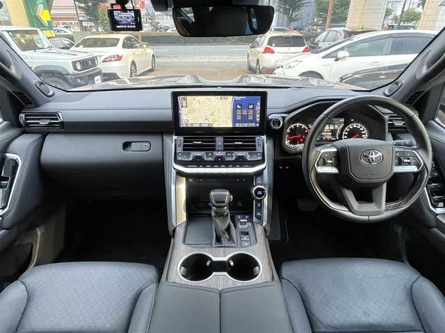 トヨタ ランドクルーザー ZX 静岡県 2023(令5)年 1.1万km アバンギャルドブロンズメタリック １オーナー　/トヨタセーフティセンス　/ＪＢＬサウンド　/リアエンターテイメント　　/サンルーフ /純正ナビ　/地デジ　/全方位カメラ　/ＨＵＤ　/マルチテレインセレクト　　/本革シート　/ＰＷシート　/エアシート/シートヒーター /ステアリングヒーター/クールボックス/オートハイビーム /木目調パネル/ETC2.0/純正20インチAW/前後ドラレコ /スマートキー /スペアキー /保証書/取説