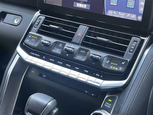 トヨタ ランドクルーザー ZX 静岡県 2023(令5)年 1.1万km アバンギャルドブロンズメタリック １オーナー　/トヨタセーフティセンス　/ＪＢＬサウンド　/リアエンターテイメント　　/サンルーフ /純正ナビ　/地デジ　/全方位カメラ　/ＨＵＤ　/マルチテレインセレクト　　/本革シート　/ＰＷシート　/エアシート/シートヒーター /ステアリングヒーター/クールボックス/オートハイビーム /木目調パネル/ETC2.0/純正20インチAW/前後ドラレコ /スマートキー /スペアキー /保証書/取説