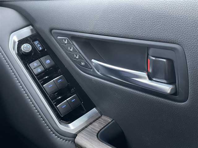 トヨタ ランドクルーザー ZX 静岡県 2023(令5)年 1.1万km アバンギャルドブロンズメタリック １オーナー　/トヨタセーフティセンス　/ＪＢＬサウンド　/リアエンターテイメント　　/サンルーフ /純正ナビ　/地デジ　/全方位カメラ　/ＨＵＤ　/マルチテレインセレクト　　/本革シート　/ＰＷシート　/エアシート/シートヒーター /ステアリングヒーター/クールボックス/オートハイビーム /木目調パネル/ETC2.0/純正20インチAW/前後ドラレコ /スマートキー /スペアキー /保証書/取説