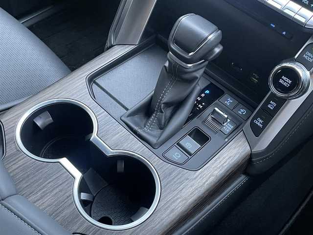 トヨタ ランドクルーザー ZX 静岡県 2023(令5)年 1.1万km アバンギャルドブロンズメタリック １オーナー　/トヨタセーフティセンス　/ＪＢＬサウンド　/リアエンターテイメント　　/サンルーフ /純正ナビ　/地デジ　/全方位カメラ　/ＨＵＤ　/マルチテレインセレクト　　/本革シート　/ＰＷシート　/エアシート/シートヒーター /ステアリングヒーター/クールボックス/オートハイビーム /木目調パネル/ETC2.0/純正20インチAW/前後ドラレコ /スマートキー /スペアキー /保証書/取説