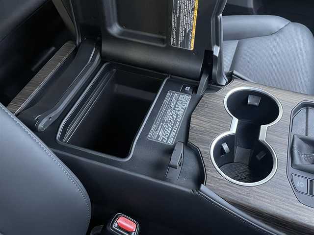 トヨタ ランドクルーザー ZX 静岡県 2023(令5)年 1.1万km アバンギャルドブロンズメタリック １オーナー　/トヨタセーフティセンス　/ＪＢＬサウンド　/リアエンターテイメント　　/サンルーフ /純正ナビ　/地デジ　/全方位カメラ　/ＨＵＤ　/マルチテレインセレクト　　/本革シート　/ＰＷシート　/エアシート/シートヒーター /ステアリングヒーター/クールボックス/オートハイビーム /木目調パネル/ETC2.0/純正20インチAW/前後ドラレコ /スマートキー /スペアキー /保証書/取説