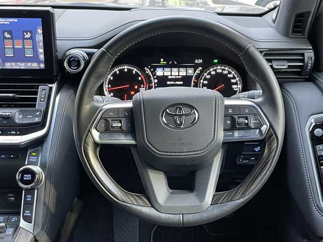 トヨタ ランドクルーザー ZX 静岡県 2023(令5)年 1.1万km アバンギャルドブロンズメタリック １オーナー　/トヨタセーフティセンス　/ＪＢＬサウンド　/リアエンターテイメント　　/サンルーフ /純正ナビ　/地デジ　/全方位カメラ　/ＨＵＤ　/マルチテレインセレクト　　/本革シート　/ＰＷシート　/エアシート/シートヒーター /ステアリングヒーター/クールボックス/オートハイビーム /木目調パネル/ETC2.0/純正20インチAW/前後ドラレコ /スマートキー /スペアキー /保証書/取説