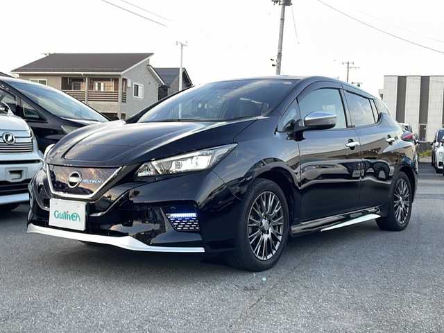 日産 リーフ オーテック 山形県 2022(令4)年 5.1万km スーパーブラック ワンオーナー/禁煙車/プロパイロット/３６０°セーフティアシスト/・インテリジェントエマージェンシーブレーキ/・ふらつき警報/・前方衝突予測警報/・標識検知機能/・側方運転支援/・後側方衝突防止支援システム/・アラウンドビューモニター/・踏み間違い衝突防止アシスト/・後退時車両検知警報/・インテリジェント ルームミラー/・エマージェンシーストップシグナル/純正ナビ(BT.USB.HDMI)/フルセグ/バックカメラ/オーテック専用ハーフレザーシート/シートヒーター/ステアリングヒーター/LEDヘッドライト/電動パーキングブレーキ/プッシュスタート/スマートキーｘ２