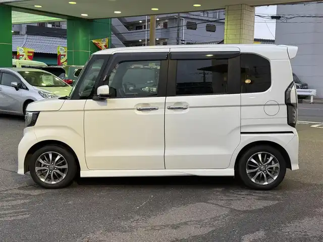 ホンダ Ｎ ＢＯＸ カスタム L 埼玉県 2022(令4)年 2.4万km プラチナホワイトパール ワンオーナー/メモリナビ(CN-HE01D)/カロッツェリアドライブレコーダー(DH300D　2カメラ型)/フルセグテレビ/バックカメラ/クルーズコントロール(追従機能付)/片側パワースライドドア/シートヒーター(運転席、助手席)/ETC/LEDヘッドライト/スマートキー×2