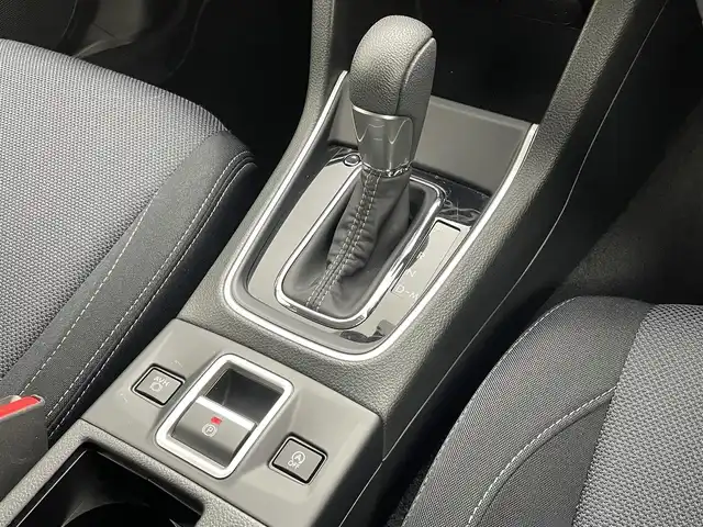 スバル レヴォーグ 1．6GT アイサイト 茨城県 2019(令1)年 1.9万km アイスシルバーメタリック 純正8インチメモリナビ（KENWOOD：KXM-H803）/・SD/DISC/FM/AM/Bluetooth/HDMI/・バックカメラ/・フルセグTV/アイサイト/・プリクラッシュブレーキ/・後退時自動ブレーキシステム/・AT誤発進，後進抑制制御/・ツーリングアシスト/・全車速追従機能付クルーズコントロール/・定速クルーズコントロール/・車線逸脱抑制/・車線逸脱警報/・ふらつき警報/・先行車発進お知らせ機能/・アイサイトアシストモニター/クリアランスソナー/ETC/パドルシフト/運転席パワーシート/アイドリングストップ