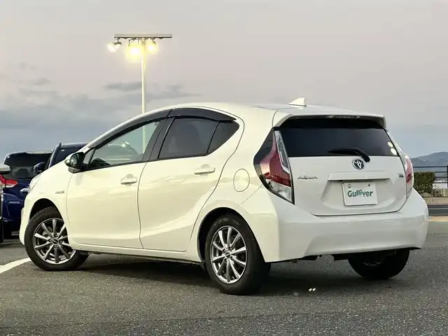 トヨタ アクア S 島根県 2015(平27)年 4.8万km ライムホワイトパールクリスタルシャイン 登録時走行距離　47168km/ワンオーナー/取扱説明書/保証書/純正ナビ(NSCP-W64)/(地上TV/Bluetooth/AM/FM/CD/SD)/バックカメラ/ウィンカーミラー/フォグランプ/スマートキー/スペアキー/純正フロアマット/横滑り防止装置/ビルドインETC/社外アルミ１５インチ/禁煙車