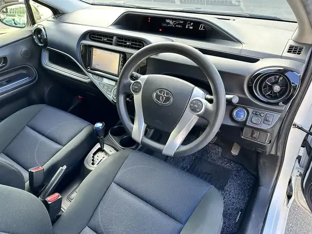 トヨタ アクア S 島根県 2015(平27)年 4.8万km ライムホワイトパールクリスタルシャイン 登録時走行距離　47168km/ワンオーナー/取扱説明書/保証書/純正ナビ(NSCP-W64)/(地上TV/Bluetooth/AM/FM/CD/SD)/バックカメラ/ウィンカーミラー/フォグランプ/スマートキー/スペアキー/純正フロアマット/横滑り防止装置/ビルドインETC/社外アルミ１５インチ/禁煙車