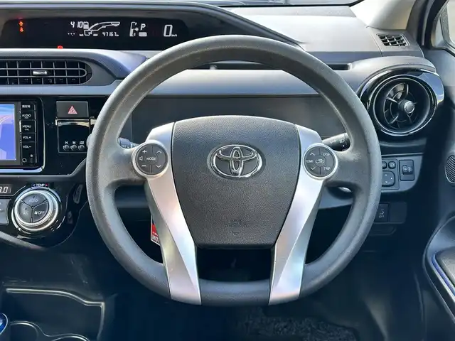 トヨタ アクア S 島根県 2015(平27)年 4.8万km ライムホワイトパールクリスタルシャイン 登録時走行距離　47168km/ワンオーナー/取扱説明書/保証書/純正ナビ(NSCP-W64)/(地上TV/Bluetooth/AM/FM/CD/SD)/バックカメラ/ウィンカーミラー/フォグランプ/スマートキー/スペアキー/純正フロアマット/横滑り防止装置/ビルドインETC/社外アルミ１５インチ/禁煙車