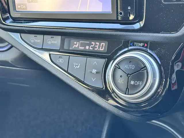 トヨタ アクア S 島根県 2015(平27)年 4.8万km ライムホワイトパールクリスタルシャイン 登録時走行距離　47168km/ワンオーナー/取扱説明書/保証書/純正ナビ(NSCP-W64)/(地上TV/Bluetooth/AM/FM/CD/SD)/バックカメラ/ウィンカーミラー/フォグランプ/スマートキー/スペアキー/純正フロアマット/横滑り防止装置/ビルドインETC/社外アルミ１５インチ/禁煙車