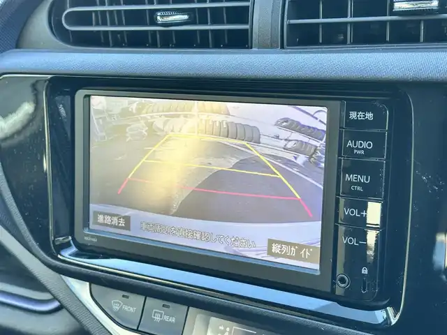 トヨタ アクア S 島根県 2015(平27)年 4.8万km ライムホワイトパールクリスタルシャイン 登録時走行距離　47168km/ワンオーナー/取扱説明書/保証書/純正ナビ(NSCP-W64)/(地上TV/Bluetooth/AM/FM/CD/SD)/バックカメラ/ウィンカーミラー/フォグランプ/スマートキー/スペアキー/純正フロアマット/横滑り防止装置/ビルドインETC/社外アルミ１５インチ/禁煙車