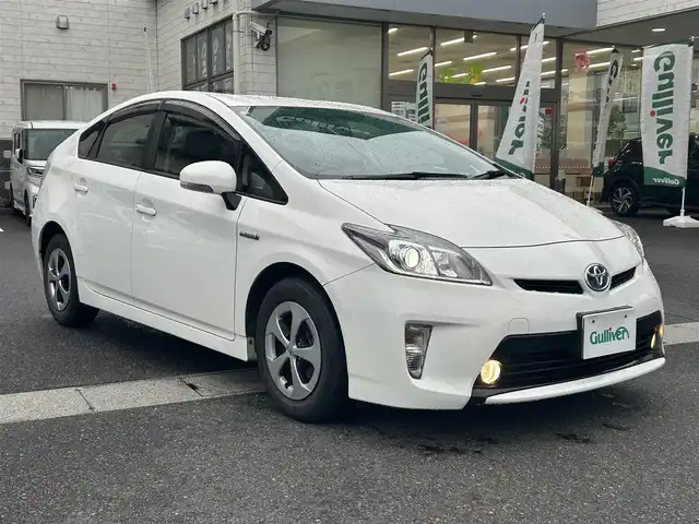 トヨタ プリウス S 岡山県 2014(平26)年 9.1万km スーパーホワイトⅡ 登録時走行距離90359キロ/純正メモリナビ（NSCP-W62）/AM/FM/Bluetooth/TV/SD/DVD/バックカメラ/純正フロアマット/電動格納ミラー/オートライト/プッシュスタート/HIDヘッドライト/スマートキー/ビルトインETC/スペアキー×１