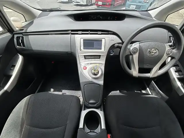 トヨタ プリウス S 岡山県 2014(平26)年 9.1万km スーパーホワイトⅡ 登録時走行距離90359キロ/純正メモリナビ（NSCP-W62）/AM/FM/Bluetooth/TV/SD/DVD/バックカメラ/純正フロアマット/電動格納ミラー/オートライト/プッシュスタート/HIDヘッドライト/スマートキー/ビルトインETC/スペアキー×１