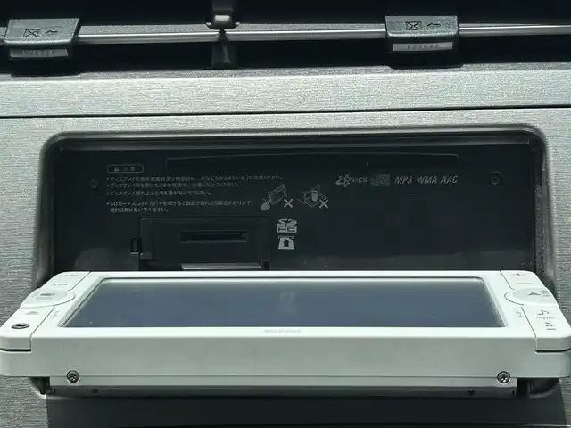 トヨタ プリウス S 岡山県 2014(平26)年 9.1万km スーパーホワイトⅡ 登録時走行距離90359キロ/純正メモリナビ（NSCP-W62）/AM/FM/Bluetooth/TV/SD/DVD/バックカメラ/純正フロアマット/電動格納ミラー/オートライト/プッシュスタート/HIDヘッドライト/スマートキー/ビルトインETC/スペアキー×１