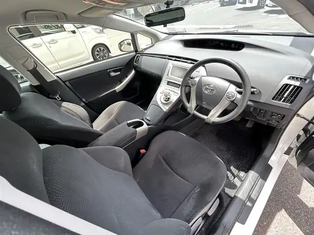トヨタ プリウス S 岡山県 2014(平26)年 9.1万km スーパーホワイトⅡ 登録時走行距離90359キロ/純正メモリナビ（NSCP-W62）/AM/FM/Bluetooth/TV/SD/DVD/バックカメラ/純正フロアマット/電動格納ミラー/オートライト/プッシュスタート/HIDヘッドライト/スマートキー/ビルトインETC/スペアキー×１