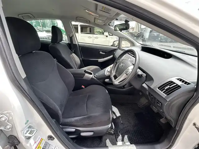 トヨタ プリウス S 岡山県 2014(平26)年 9.1万km スーパーホワイトⅡ 登録時走行距離90359キロ/純正メモリナビ（NSCP-W62）/AM/FM/Bluetooth/TV/SD/DVD/バックカメラ/純正フロアマット/電動格納ミラー/オートライト/プッシュスタート/HIDヘッドライト/スマートキー/ビルトインETC/スペアキー×１