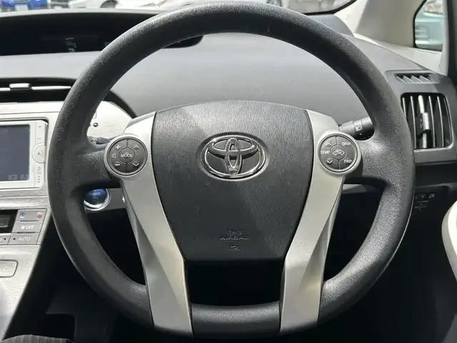 トヨタ プリウス S 岡山県 2014(平26)年 9.1万km スーパーホワイトⅡ 登録時走行距離90359キロ/純正メモリナビ（NSCP-W62）/AM/FM/Bluetooth/TV/SD/DVD/バックカメラ/純正フロアマット/電動格納ミラー/オートライト/プッシュスタート/HIDヘッドライト/スマートキー/ビルトインETC/スペアキー×１