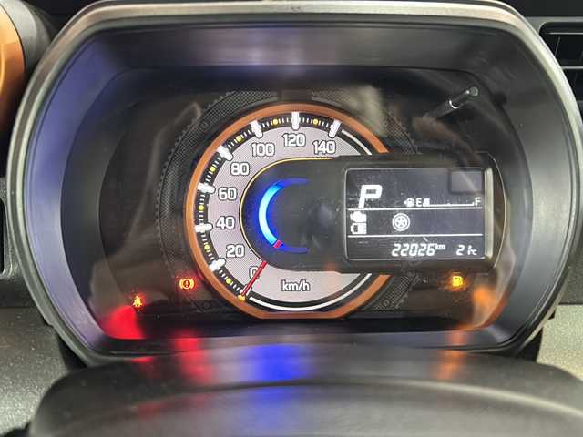 スズキ スペーシア ギア HYBRID XZ 静岡県 2020(令2)年 2.2万km クールカーキパールメタリック/ガンメタリック2トーン 社外ナビ(ストラーダ)/・FM/AM/・SD/・iPod/・フルセグTV/・USB/・Bluetooth/・Memory Music/・CD/DVD/主要装備/・全方位カメラ/・両側パワースライドドア/・ＬＥＤヘッドライト/・コーナーセンサー/・デュアルカメラブレーキサポート/・運転席+助手席シートヒーター/・アイドリングストップ/・追従機能付クルーズコントロール/・横滑り防止装置/・ヘッドアップディスプレイ/・運転席・助手席・サイドエアバッグ/・LEDヘッドライト/・フォグランプ/・レーンキープアシスト/・ルーフレール
