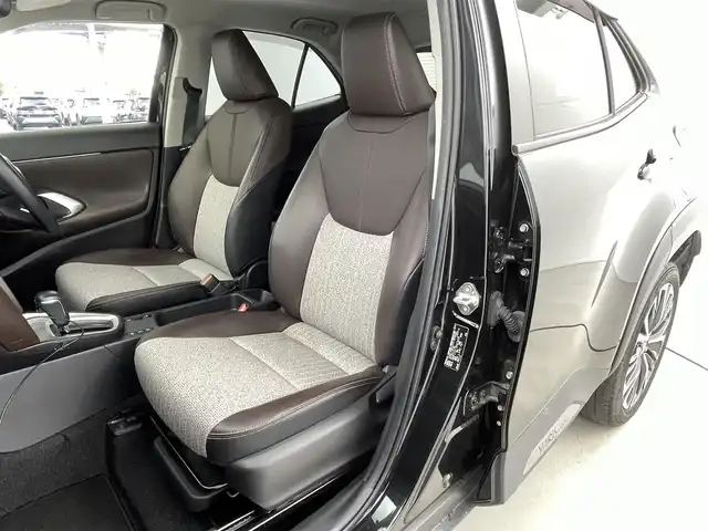 トヨタ ヤリスクロス ハイブリッド Z 福井県 2022(令4)年 3.8万km ブラックマイカ 純正8型ナビ機能付きディスプレイオーディオ /アラウンドビューカメラ /バックカメラ/電動リアゲート /ビルトインETC /パワーシート /シートヒーター /ブラインドスポットモニター /USB /電動パーキングブレーキ/LEDランプ/ドアバイザー/スマートキー/プッシュスタート