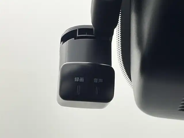 日産 オーラ G レザーエディション 熊本県 2022(令4)年 2.1万km ピュアホワイトパール / スーパーブラック 2トーン 純正ナビ（ＢＴ・フルセグ・ＵＳＢ）/全周囲カメラ　/ビルトインＥＴＣ２．０　/純正前方ドライブレコーダー　/レーダークルーズコントロール/BOSEサウンド/前後クリアランスソナー　/前席シートヒーター　/プロパイロット　/インテリジェントエマージェンシーブレーキ/標識認識機能/踏み間違い衝突防止アシスト/ふらつき警報機能/前方衝突予測警報/車線逸脱警報/ブラインドスポットモニター/ヒルスタートアシスト/横滑り防止/オートライト/オートマチックハイビーム/LEDヘッドライト/フォグライト/スマートキー/プッシュスタート/スペアキー1本