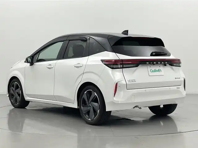 日産 オーラ G レザーエディション 熊本県 2022(令4)年 2.1万km ピュアホワイトパール / スーパーブラック 2トーン 純正ナビ（ＢＴ・フルセグ・ＵＳＢ）/全周囲カメラ　/ビルトインＥＴＣ２．０　/純正前方ドライブレコーダー　/レーダークルーズコントロール/BOSEサウンド/前後クリアランスソナー　/前席シートヒーター　/プロパイロット　/インテリジェントエマージェンシーブレーキ/標識認識機能/踏み間違い衝突防止アシスト/ふらつき警報機能/前方衝突予測警報/車線逸脱警報/ブラインドスポットモニター/ヒルスタートアシスト/横滑り防止/オートライト/オートマチックハイビーム/LEDヘッドライト/フォグライト/スマートキー/プッシュスタート/スペアキー1本