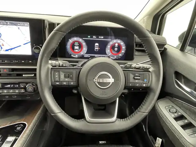 日産 オーラ G レザーエディション 熊本県 2022(令4)年 2.1万km ピュアホワイトパール / スーパーブラック 2トーン 純正ナビ（ＢＴ・フルセグ・ＵＳＢ）/全周囲カメラ　/ビルトインＥＴＣ２．０　/純正前方ドライブレコーダー　/レーダークルーズコントロール/BOSEサウンド/前後クリアランスソナー　/前席シートヒーター　/プロパイロット　/インテリジェントエマージェンシーブレーキ/標識認識機能/踏み間違い衝突防止アシスト/ふらつき警報機能/前方衝突予測警報/車線逸脱警報/ブラインドスポットモニター/ヒルスタートアシスト/横滑り防止/オートライト/オートマチックハイビーム/LEDヘッドライト/フォグライト/スマートキー/プッシュスタート/スペアキー1本
