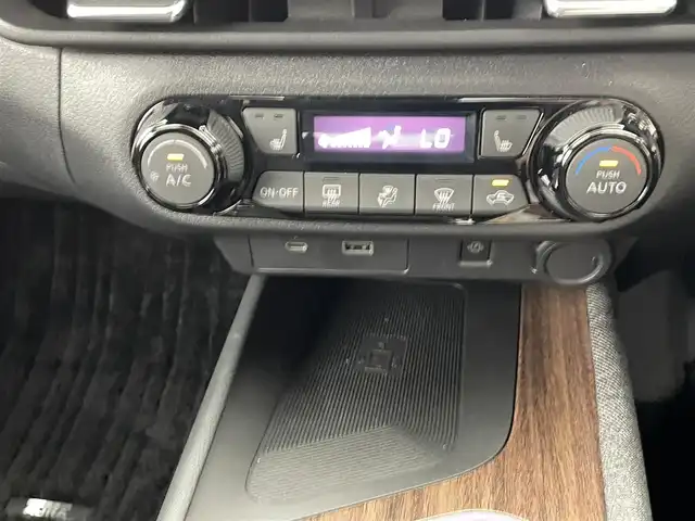 日産 オーラ G レザーエディション 熊本県 2022(令4)年 2.1万km ピュアホワイトパール / スーパーブラック 2トーン 純正ナビ（ＢＴ・フルセグ・ＵＳＢ）/全周囲カメラ　/ビルトインＥＴＣ２．０　/純正前方ドライブレコーダー　/レーダークルーズコントロール/BOSEサウンド/前後クリアランスソナー　/前席シートヒーター　/プロパイロット　/インテリジェントエマージェンシーブレーキ/標識認識機能/踏み間違い衝突防止アシスト/ふらつき警報機能/前方衝突予測警報/車線逸脱警報/ブラインドスポットモニター/ヒルスタートアシスト/横滑り防止/オートライト/オートマチックハイビーム/LEDヘッドライト/フォグライト/スマートキー/プッシュスタート/スペアキー1本