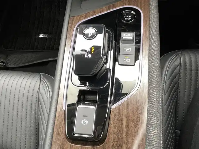 日産 オーラ G レザーエディション 熊本県 2022(令4)年 2.1万km ピュアホワイトパール / スーパーブラック 2トーン 純正ナビ（ＢＴ・フルセグ・ＵＳＢ）/全周囲カメラ　/ビルトインＥＴＣ２．０　/純正前方ドライブレコーダー　/レーダークルーズコントロール/BOSEサウンド/前後クリアランスソナー　/前席シートヒーター　/プロパイロット　/インテリジェントエマージェンシーブレーキ/標識認識機能/踏み間違い衝突防止アシスト/ふらつき警報機能/前方衝突予測警報/車線逸脱警報/ブラインドスポットモニター/ヒルスタートアシスト/横滑り防止/オートライト/オートマチックハイビーム/LEDヘッドライト/フォグライト/スマートキー/プッシュスタート/スペアキー1本
