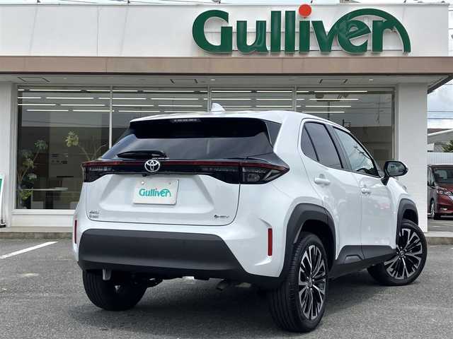 トヨタ ヤリスクロス ハイブリッド Z 三重県 2024(令6)年 0.7万km プラチナホワイトパールマイカ ♪♪ワンオーナー♪♪/♪登録時走行距離6885km/♪トヨタセーフティセンス/　・PCS(プリクラッシュセーフティシステム)/　・LDA（レーンディーアーチャーアラート）/　・PDA （プロアクティブドライビンングアシスト）/　・RSA（ロードサインアシスト）/　・レーダクルーズコンロール/　・オートマチックハイビーム/♪純正ディスプレイオーディオナビ/　・AppleCarplay/　・AndloidAuto/   ・Bluetoorth/　・フルセグTV/　・HDMI/　・USB-C/♪パノラミックビューモニター/♪RKSB（パーキングブレーキサポート）/♪RCTA(リアトラフィックアラート)/♪クリアランスソナー/♪BSM（ブラインドスポットモニター）/♪オートブレーキホールド/♪純正18インチアルミホイール/♪社外デジタルインナーミラー（ドライブレコーダー付）/♪革巻ステアリング/♪ステアリングヒーター/♪ハーフレザーシート/♪運転席パワーシート/♪前席シートヒーター/♪LEDヘッドライト/♪オートリトラクタブルミラー/♪ウィンカーミラー/♪プライバシーガラス/♪ラバーフロアマット/♪オートライト/♪ライトレベリング/♪横滑り防止機能