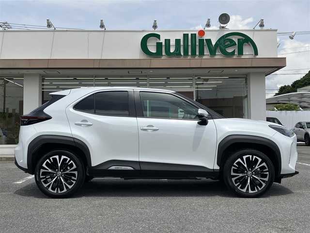トヨタ ヤリスクロス ハイブリッド Z 三重県 2024(令6)年 0.7万km プラチナホワイトパールマイカ ♪♪ワンオーナー♪♪/♪登録時走行距離6885km/♪トヨタセーフティセンス/　・PCS(プリクラッシュセーフティシステム)/　・LDA（レーンディーアーチャーアラート）/　・PDA （プロアクティブドライビンングアシスト）/　・RSA（ロードサインアシスト）/　・レーダクルーズコンロール/　・オートマチックハイビーム/♪純正ディスプレイオーディオナビ/　・AppleCarplay/　・AndloidAuto/   ・Bluetoorth/　・フルセグTV/　・HDMI/　・USB-C/♪パノラミックビューモニター/♪RKSB（パーキングブレーキサポート）/♪RCTA(リアトラフィックアラート)/♪クリアランスソナー/♪BSM（ブラインドスポットモニター）/♪オートブレーキホールド/♪純正18インチアルミホイール/♪社外デジタルインナーミラー（ドライブレコーダー付）/♪革巻ステアリング/♪ステアリングヒーター/♪ハーフレザーシート/♪運転席パワーシート/♪前席シートヒーター/♪LEDヘッドライト/♪オートリトラクタブルミラー/♪ウィンカーミラー/♪プライバシーガラス/♪ラバーフロアマット/♪オートライト/♪ライトレベリング/♪横滑り防止機能