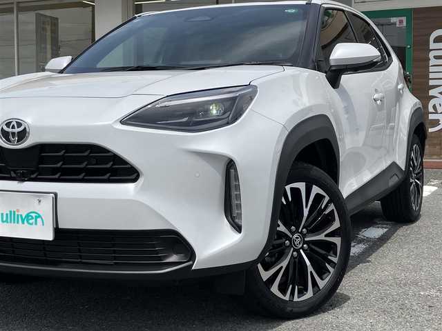 トヨタ ヤリスクロス ハイブリッド Z 三重県 2024(令6)年 0.7万km プラチナホワイトパールマイカ ♪♪ワンオーナー♪♪/♪登録時走行距離6885km/♪トヨタセーフティセンス/　・PCS(プリクラッシュセーフティシステム)/　・LDA（レーンディーアーチャーアラート）/　・PDA （プロアクティブドライビンングアシスト）/　・RSA（ロードサインアシスト）/　・レーダクルーズコンロール/　・オートマチックハイビーム/♪純正ディスプレイオーディオナビ/　・AppleCarplay/　・AndloidAuto/   ・Bluetoorth/　・フルセグTV/　・HDMI/　・USB-C/♪パノラミックビューモニター/♪RKSB（パーキングブレーキサポート）/♪RCTA(リアトラフィックアラート)/♪クリアランスソナー/♪BSM（ブラインドスポットモニター）/♪オートブレーキホールド/♪純正18インチアルミホイール/♪社外デジタルインナーミラー（ドライブレコーダー付）/♪革巻ステアリング/♪ステアリングヒーター/♪ハーフレザーシート/♪運転席パワーシート/♪前席シートヒーター/♪LEDヘッドライト/♪オートリトラクタブルミラー/♪ウィンカーミラー/♪プライバシーガラス/♪ラバーフロアマット/♪オートライト/♪ライトレベリング/♪横滑り防止機能