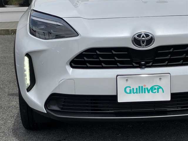 トヨタ ヤリスクロス ハイブリッド Z 三重県 2024(令6)年 0.7万km プラチナホワイトパールマイカ ♪♪ワンオーナー♪♪/♪登録時走行距離6885km/♪トヨタセーフティセンス/　・PCS(プリクラッシュセーフティシステム)/　・LDA（レーンディーアーチャーアラート）/　・PDA （プロアクティブドライビンングアシスト）/　・RSA（ロードサインアシスト）/　・レーダクルーズコンロール/　・オートマチックハイビーム/♪純正ディスプレイオーディオナビ/　・AppleCarplay/　・AndloidAuto/   ・Bluetoorth/　・フルセグTV/　・HDMI/　・USB-C/♪パノラミックビューモニター/♪RKSB（パーキングブレーキサポート）/♪RCTA(リアトラフィックアラート)/♪クリアランスソナー/♪BSM（ブラインドスポットモニター）/♪オートブレーキホールド/♪純正18インチアルミホイール/♪社外デジタルインナーミラー（ドライブレコーダー付）/♪革巻ステアリング/♪ステアリングヒーター/♪ハーフレザーシート/♪運転席パワーシート/♪前席シートヒーター/♪LEDヘッドライト/♪オートリトラクタブルミラー/♪ウィンカーミラー/♪プライバシーガラス/♪ラバーフロアマット/♪オートライト/♪ライトレベリング/♪横滑り防止機能