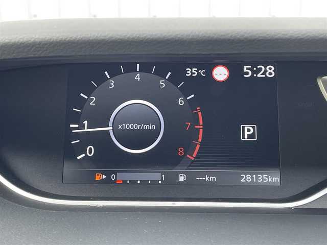 日産 セレナ ハイウェイスター V 福岡県 2020(令2)年 2.9万km ブリリアントホワイトパール プロパイロット/フリップダウンモニター/純正９インチナビ/フルセグTV/CD/DVD/BD/SD/BT/applecarplay/androidauto/全周囲カメラ/衝突軽減/ＢＳＷ/ハンズフリー両側パワースライドドア/ＬＤＷ/ＥＴＣ/パーキングアシスト