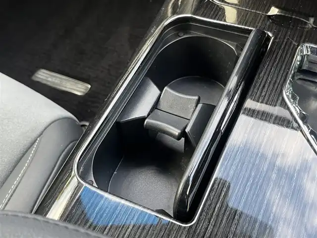 トヨタ クラウン ハイブリッド アスリートS J－フロンティア 愛媛県 2017(平29)年 6.9万km ホワイトパールクリスタルシャイン メーカーオプション純正ナビ/CD/DVD/フルセグTV/BT/追従型クルーズコントロール/バックカメラ/D+N席パワーシート・シートヒーター/フォグランプ/ビルトインETC/前方ドライブレコーダー/オートマチックハイビーム/純正アルミホイール/前後コーナーセンサー