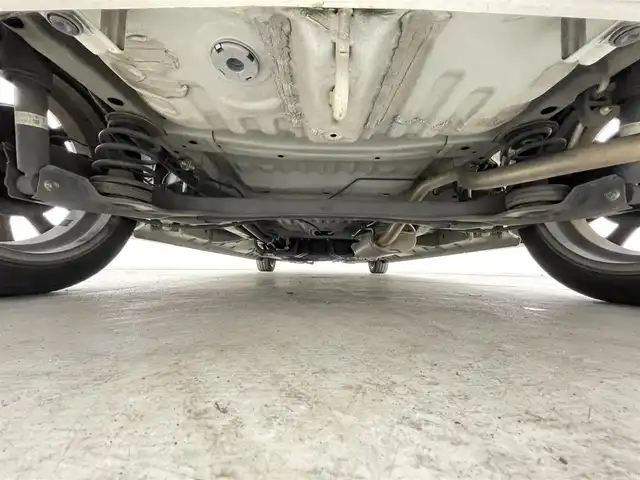 ホンダ Ｎ ＢＯＸ カスタム ターボ SSブラックSパッケージ 千葉県 2017(平29)年 8万km プレミアムホワイトパールⅡ 禁煙/純正8型ナビ VXM-175VFEi/Bluetooth/フルセグTV/CD/DVD/SD/USB/AppleCarplay/バックモニター/パドルシフト/クルーズコントロール/オートヘッドライト/両側パワースライドドア/ベンチシート/フルフラット/チップアップシート/ハーフレザーシート/D/N席シートヒーター/純正アルミホイール