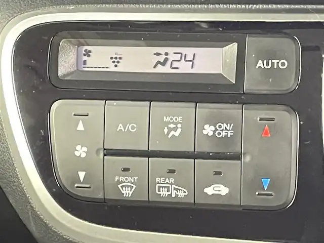 ホンダ Ｎ ＢＯＸ カスタム ターボ SSブラックSパッケージ 千葉県 2017(平29)年 8万km プレミアムホワイトパールⅡ 禁煙/純正8型ナビ VXM-175VFEi/Bluetooth/フルセグTV/CD/DVD/SD/USB/AppleCarplay/バックモニター/パドルシフト/クルーズコントロール/オートヘッドライト/両側パワースライドドア/ベンチシート/フルフラット/チップアップシート/ハーフレザーシート/D/N席シートヒーター/純正アルミホイール