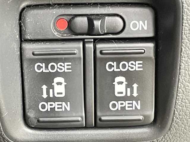 ホンダ Ｎ ＢＯＸ カスタム ターボ SSブラックSパッケージ 千葉県 2017(平29)年 8万km プレミアムホワイトパールⅡ 禁煙/純正8型ナビ VXM-175VFEi/Bluetooth/フルセグTV/CD/DVD/SD/USB/AppleCarplay/バックモニター/パドルシフト/クルーズコントロール/オートヘッドライト/両側パワースライドドア/ベンチシート/フルフラット/チップアップシート/ハーフレザーシート/D/N席シートヒーター/純正アルミホイール