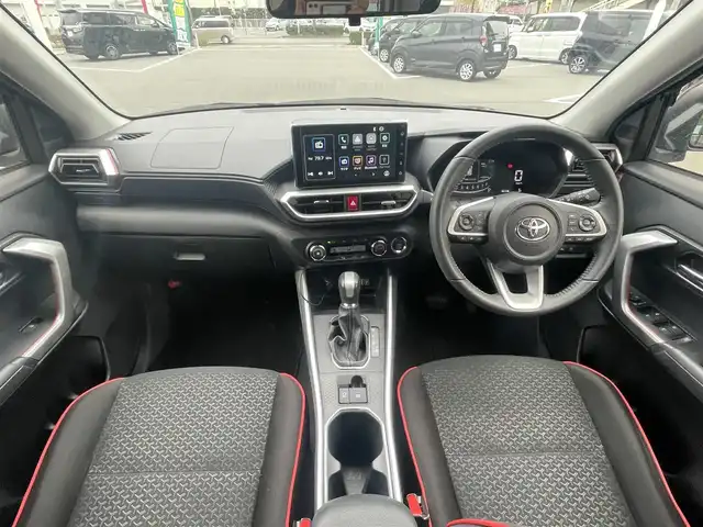 トヨタ ライズ Z 長野県 2024(令6)年 1.7万km ブラックマイカメタリック 禁煙車/ライズ専用9インチディスプレイオーディオ/フルセTV/BleutoothAudio/（USB/HDMI）/AppleCarPlay/AndoroiAuto/パノラマモニター/スマートアシスト/・衝突回避支援ブレーキ/・衝突警報機能/・車線逸脱抑制制御機能/・車線逸脱警報機能/・先行車発進お知らせ機能/・アダプティブドライビングビーム/・全車速追従機能付アダプティブクルーズコントロール/・オートハイビーム/・コーナーセンサー/・レーンキープコントロール/・標識認識機能/・サイドビューランプ/ドライブレコーダー（F・R）/シートヒーター（D・N席）/革巻きステアリング/ステアリングスイッチ/LEDヘッドライト/フォグランプ/オートライト/スマートキー/Pスタート/電動格納ミラー/純正17インチAW/純正フロアマット/ドアバイザー