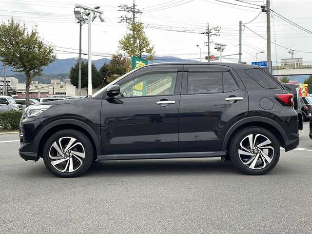 トヨタ ライズ Z 長野県 2024(令6)年 1.7万km ブラックマイカメタリック 禁煙車/ライズ専用9インチディスプレイオーディオ/フルセTV/BleutoothAudio/（USB/HDMI）/AppleCarPlay/AndoroiAuto/パノラマモニター/スマートアシスト/・衝突回避支援ブレーキ/・衝突警報機能/・車線逸脱抑制制御機能/・車線逸脱警報機能/・先行車発進お知らせ機能/・アダプティブドライビングビーム/・全車速追従機能付アダプティブクルーズコントロール/・オートハイビーム/・コーナーセンサー/・レーンキープコントロール/・標識認識機能/・サイドビューランプ/ドライブレコーダー（F・R）/シートヒーター（D・N席）/革巻きステアリング/ステアリングスイッチ/LEDヘッドライト/フォグランプ/オートライト/スマートキー/Pスタート/電動格納ミラー/純正17インチAW/純正フロアマット/ドアバイザー
