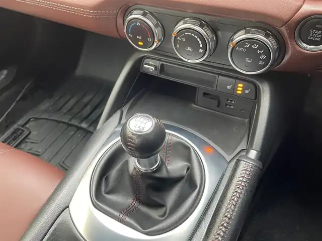 マツダ ロードスター ＲＦ VS 道央・札幌 2017(平29)年 9.1万km ソウルレッドプレミアムメタリック 純正メモリナビ（FM/AM/BT)/フルセグ（走行中視聴不可）/バックカメラ/アイドリングストップ/プッシュスタート/ステアリングスイッチ/革巻きステアリング/ブラインドスポットモニター/シートヒーター/自動防眩ミラー/レーンキープアシスト/横滑り防止装置/盗難防止装置/社外フロアマット/オートライト/オートマチックハイビーム/オープンカー/スペアキー×１/積込冬タイヤ/　　（純正AW付 205/４５R17 19年製溝5ｍｍ）