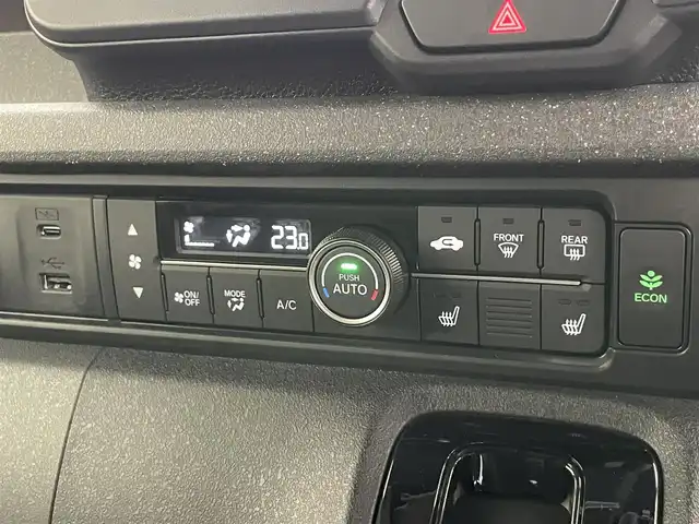 ホンダ Ｎ ＢＯＸ カスタム ターボ 愛知県 2024(令6)年 0.8万km クリスタルブラックパール 純正８型ＤＡ　両側パワスラ　シートヒーター　パドルシフト　黒ハーフレザーシート　衝突軽減　車線逸脱　LEDオートライト　オートハイビーム　コーナーセンサー　電子パーキング　アイドリングストップ　禁煙車　純正１５インチAW　カーテンエアバッグ　プッシュスタート　スマートキー