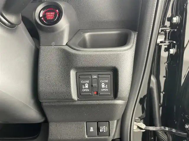 ホンダ Ｎ ＢＯＸ カスタム ターボ 愛知県 2024(令6)年 0.8万km クリスタルブラックパール 純正８型ＤＡ　両側パワスラ　シートヒーター　パドルシフト　黒ハーフレザーシート　衝突軽減　車線逸脱　LEDオートライト　オートハイビーム　コーナーセンサー　電子パーキング　アイドリングストップ　禁煙車　純正１５インチAW　カーテンエアバッグ　プッシュスタート　スマートキー