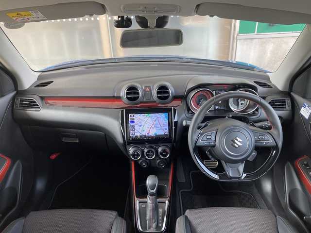 スズキ スイフト スポーツ 兵庫県 2022(令4)年 2.4万km スピーディーブルーM ワンオーナー/純正8インチメモリーナビ/フルセグTV/CD/DVD/Bluetooth/SD/FM/AM/全方位カメラ/ETC/前ドライブレコーダー/衝突被害軽減ブレーキ/アダプティブクルーズコントロール/車線逸脱警報/ブラインドスポットモニター/リア クリアランスソナー/ステアリングスイッチ/パドルシフト/プッシュスタート/D席シートヒーター/LEDヘッドライト/オートライト/フロントフォグ・リアフォグ/革巻きステアリング/ISOFIX/ドアバイザー/純正フロアマット/スペアキー1本/新車時保証書/取扱説明書