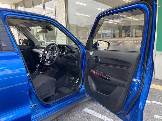 スズキ スイフト スポーツ 兵庫県 2022(令4)年 2.4万km スピーディーブルーM ワンオーナー/純正8インチメモリーナビ/フルセグTV/CD/DVD/Bluetooth/SD/FM/AM/全方位カメラ/ETC/前ドライブレコーダー/衝突被害軽減ブレーキ/アダプティブクルーズコントロール/車線逸脱警報/ブラインドスポットモニター/リア クリアランスソナー/ステアリングスイッチ/パドルシフト/プッシュスタート/D席シートヒーター/LEDヘッドライト/オートライト/フロントフォグ・リアフォグ/革巻きステアリング/ISOFIX/ドアバイザー/純正フロアマット/スペアキー1本/新車時保証書/取扱説明書