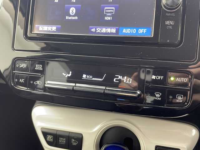 トヨタ プリウス Sセーフティプラス 大阪府 2017(平29)年 19.3万km ホワイトパールクリスタルシャイン 純正ナビ/【フルセグTV/Bluetooth/FM/AM/HDMI】/パーキングアシスト/トヨタセーフティセンス/プリクラッシュセーフティー/オートマチックハイビーム/車線逸脱警報/ふらつき警報/クリアランスソナー/インテリジェントクリアランスソナー/レーダークルーズコントロール/バックカメラ/LEDヘッドライト/スマートキー