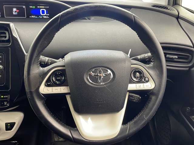 トヨタ プリウス Sセーフティプラス 大阪府 2017(平29)年 19.3万km ホワイトパールクリスタルシャイン 純正ナビ/【フルセグTV/Bluetooth/FM/AM/HDMI】/パーキングアシスト/トヨタセーフティセンス/プリクラッシュセーフティー/オートマチックハイビーム/車線逸脱警報/ふらつき警報/クリアランスソナー/インテリジェントクリアランスソナー/レーダークルーズコントロール/バックカメラ/LEDヘッドライト/スマートキー